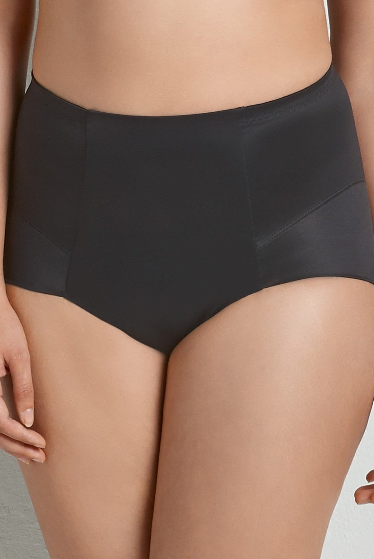 Vatsaa tukevat alushousut