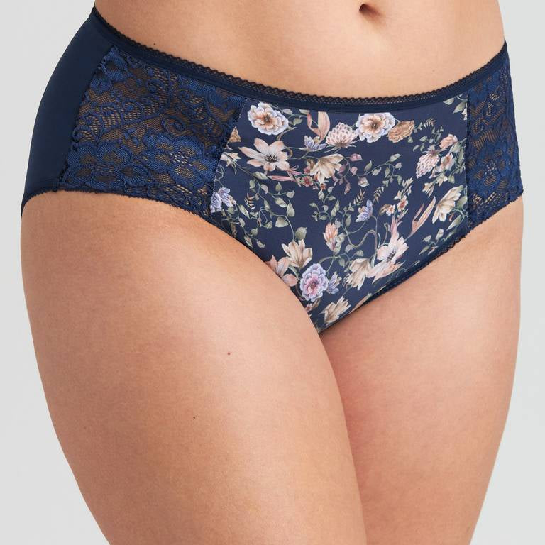 Miss Mary Fauna alushousu