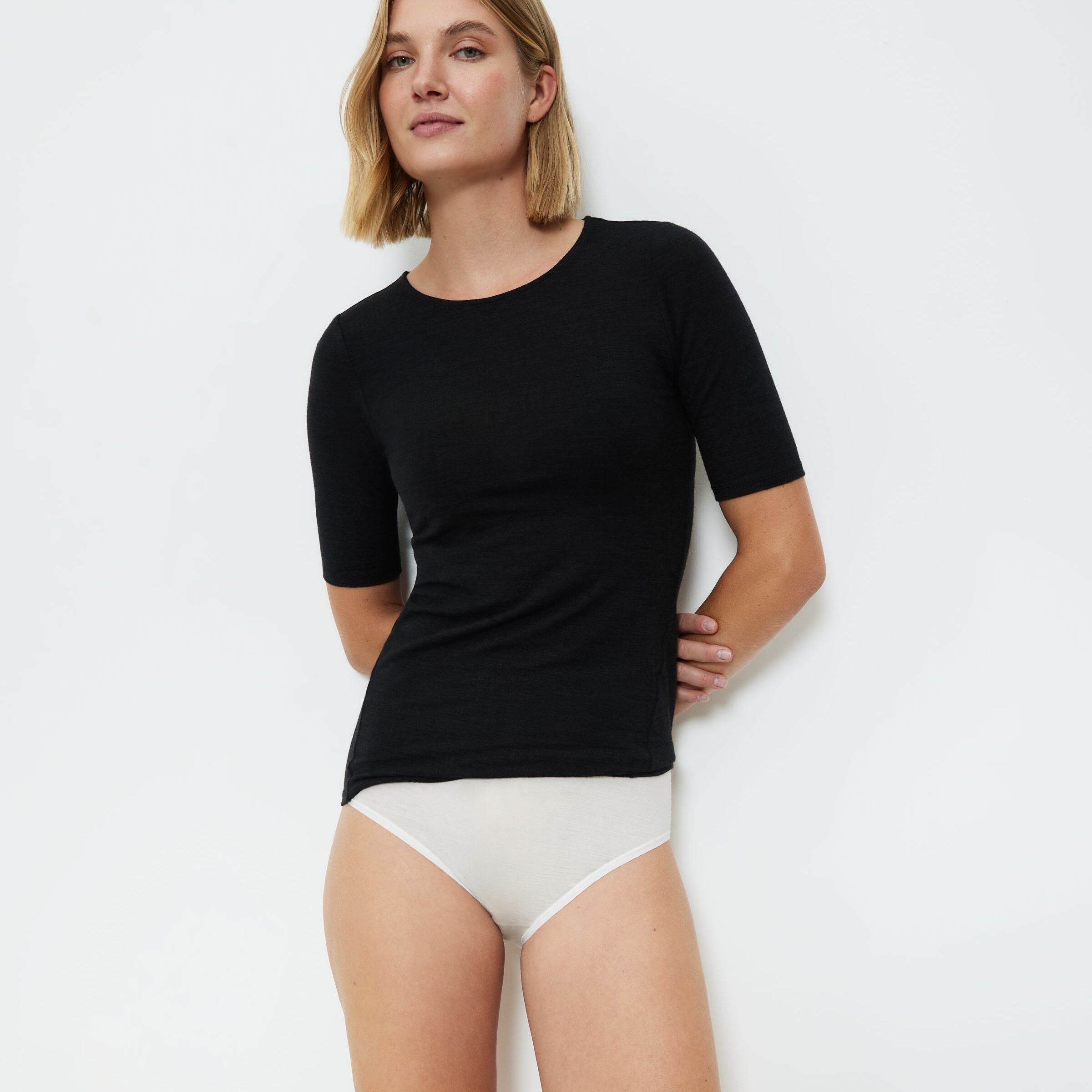 Triumph Beauty Layers villainen T-paita