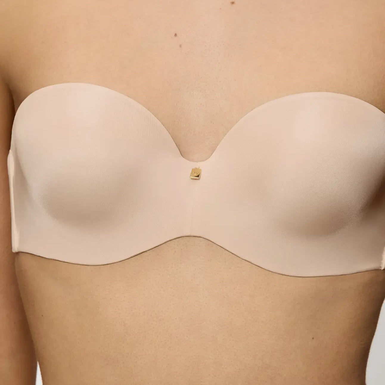 Triumph Body Make-up Essentials rintaliivi, irroitettavat olkaimet